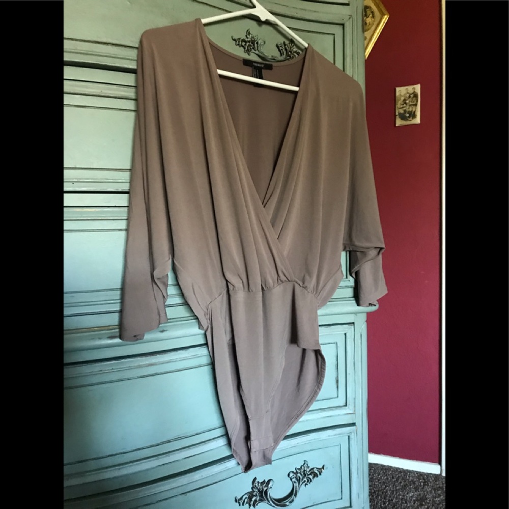 Forever 21 sweet batwinged body suit
